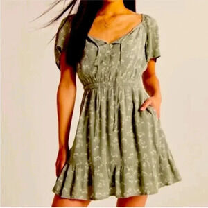 Abercrombie & Fitch Sage Green Floral Mini Dress | XS | Cottagecore Romantic